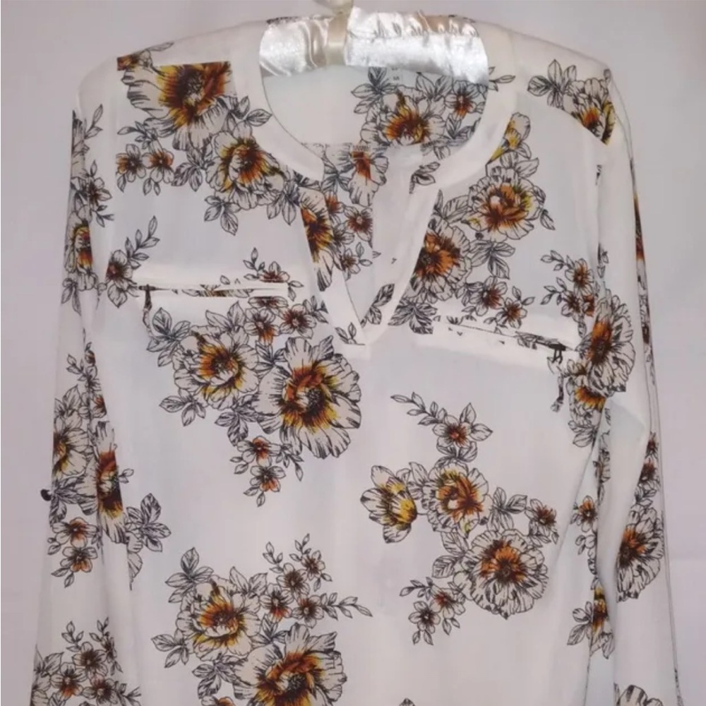 Maurices Floral Roll Tab Sleeve Popover Blouse with Zippers Size M